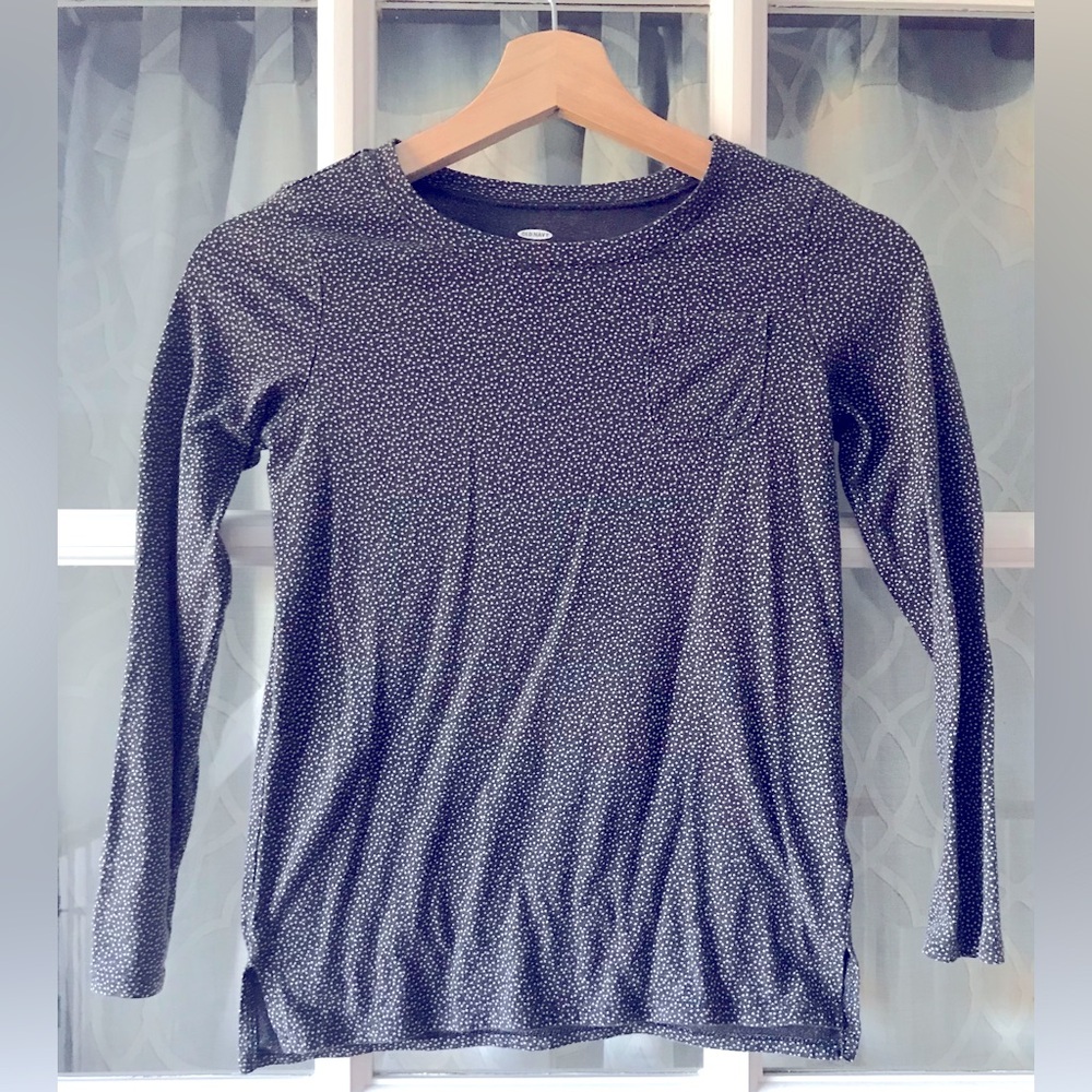 Tiny stars - Old Navy size 8 long sleeve black top, white stars shirt EUC